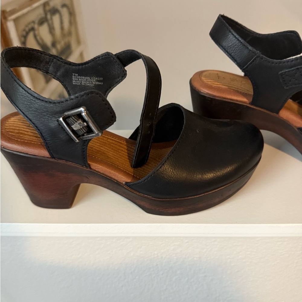 BORN Black Leather Women's Sandals